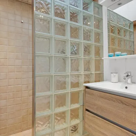 Beautiful In With Kitchen *