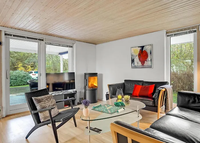3 Bedroom Awesome In Glesborg