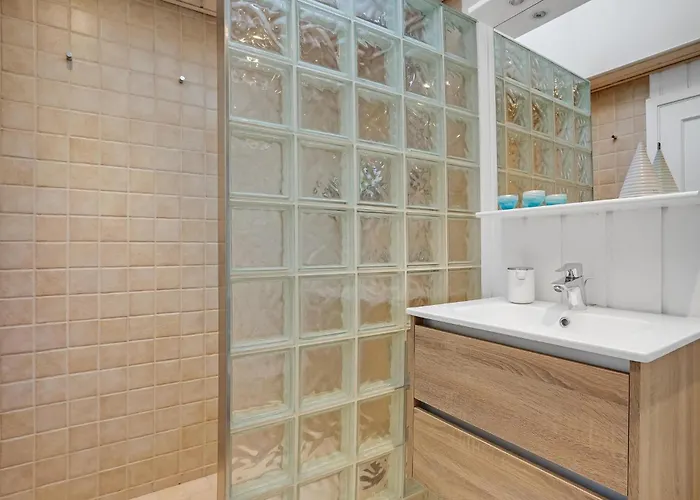 3 Bedroom Awesome In *